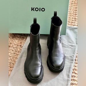 KOIO Women’s Chelsea Lug Sole Boots Size 8